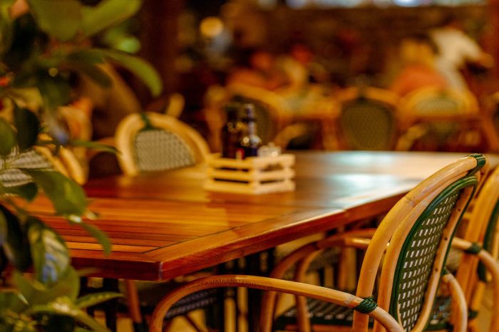 Pomno odabrani domaći začini složeni na stol restorana za najbolji gurmanski užitak